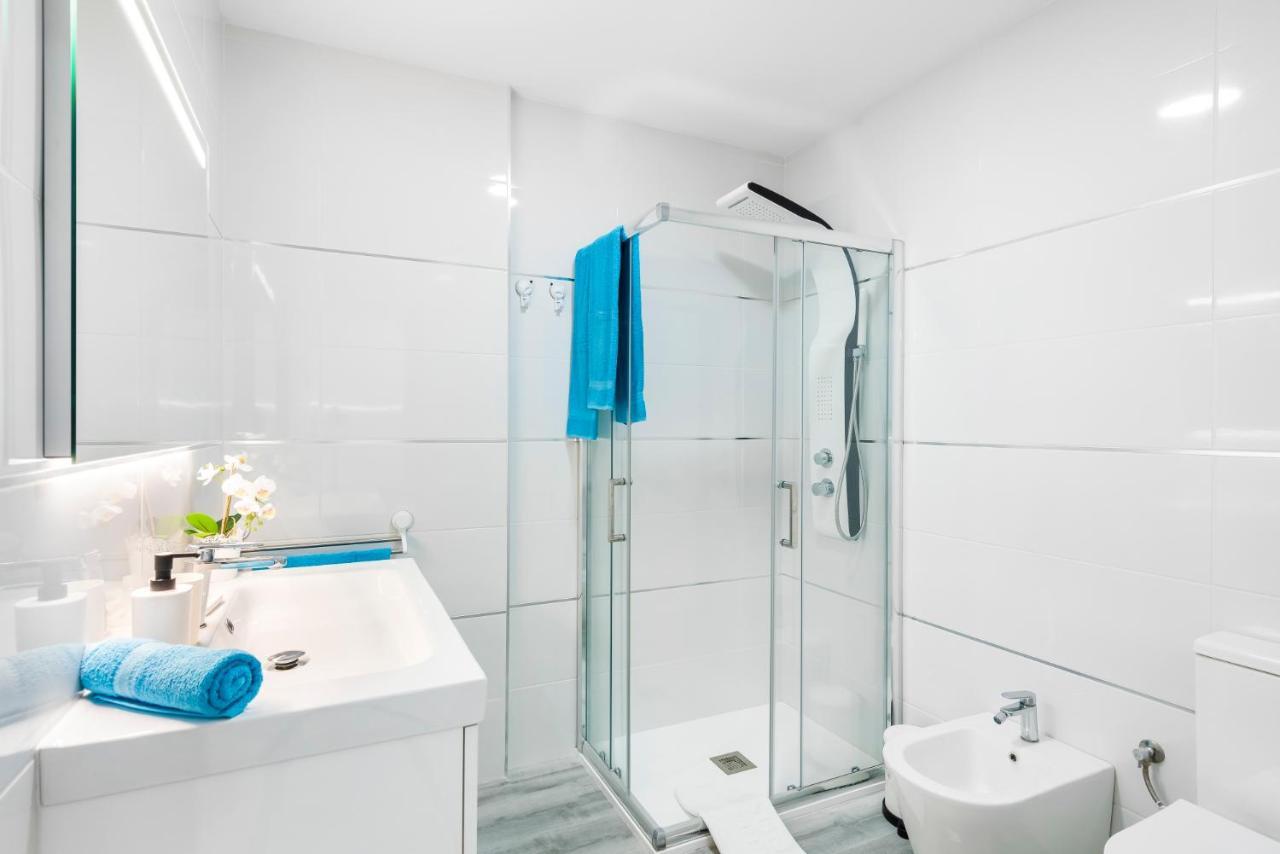 Sunshine Smart Home Hi-End Services Av Streaming Арона Екстериор снимка