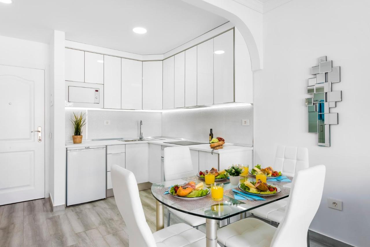Sunshine Smart Home Hi-End Services Av Streaming Арона Екстериор снимка